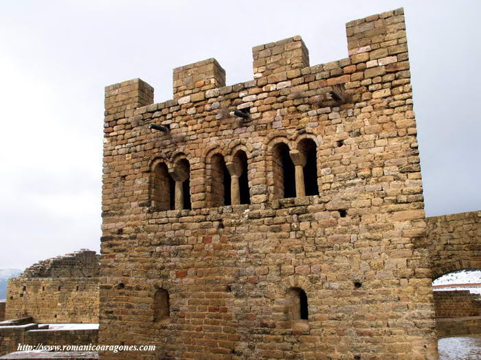 TORRE DE LA REINA. PASO HACIA TORRE DEL HOMENAJE